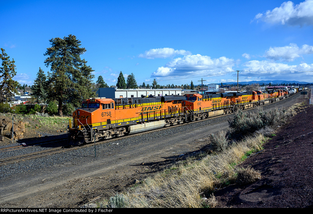 BNSF 6758